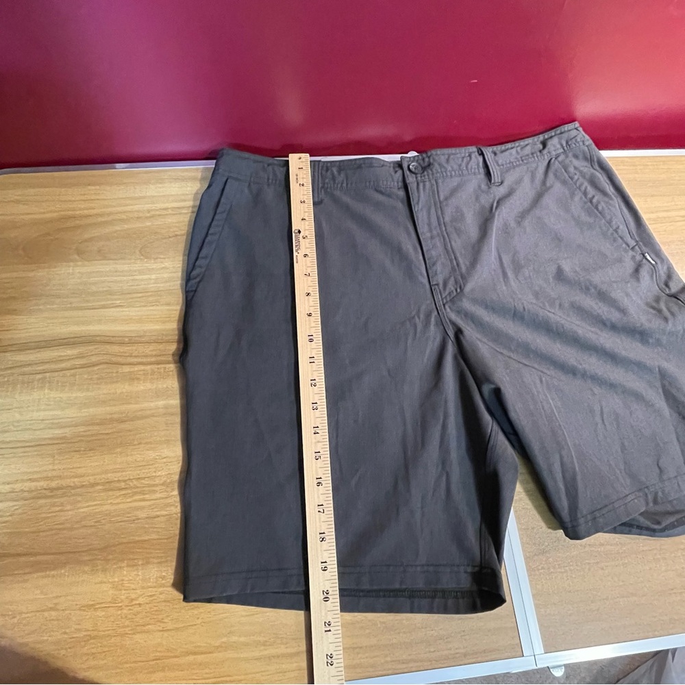 O'Neill Men's Charcoal Flat Front Shorts - Picture 4 of 6